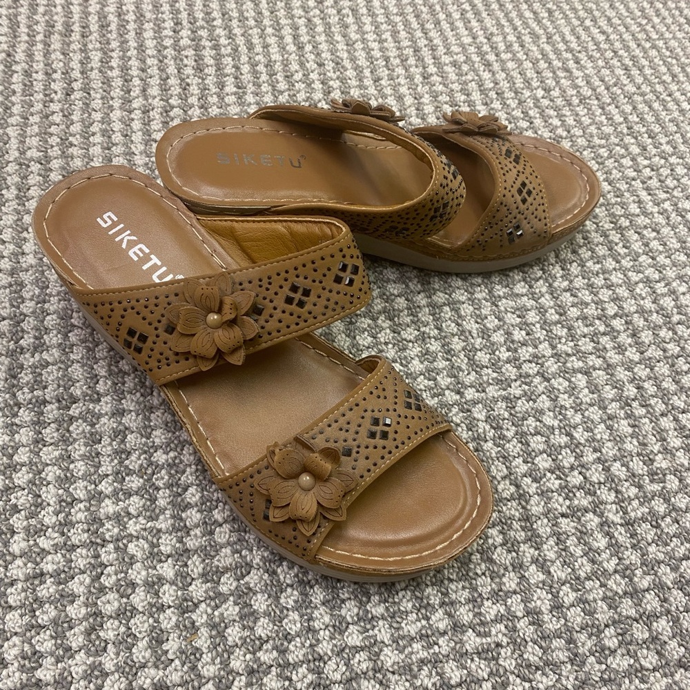 NWOT SiketU Brown Floral Slide Sandals size 37